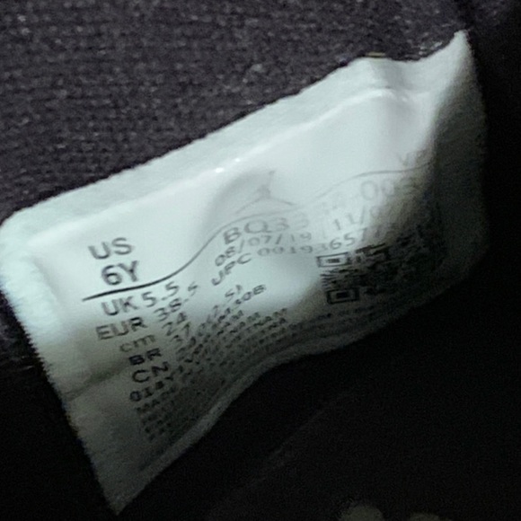 Mid Jordan 1 Retro OG UNC - Picture 7 of 7